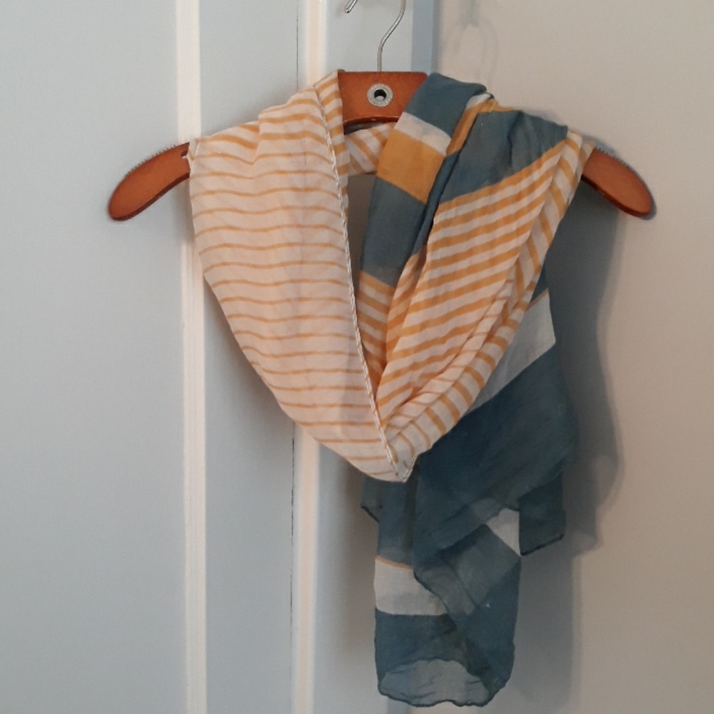 Strip Pattern Scarf - Picture 2 of 2